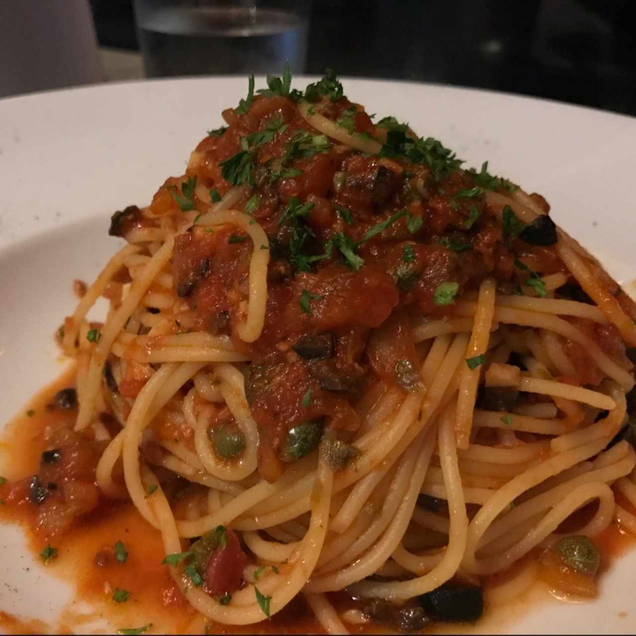 Spaghetti con salsa Puttanesca