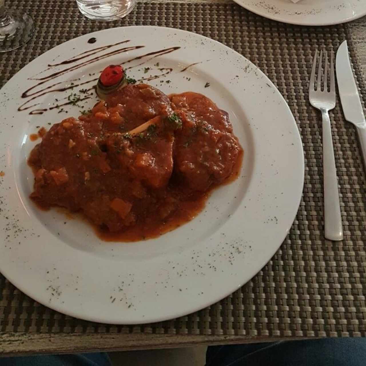 Ossobuco de Res con Linguini a la Crema