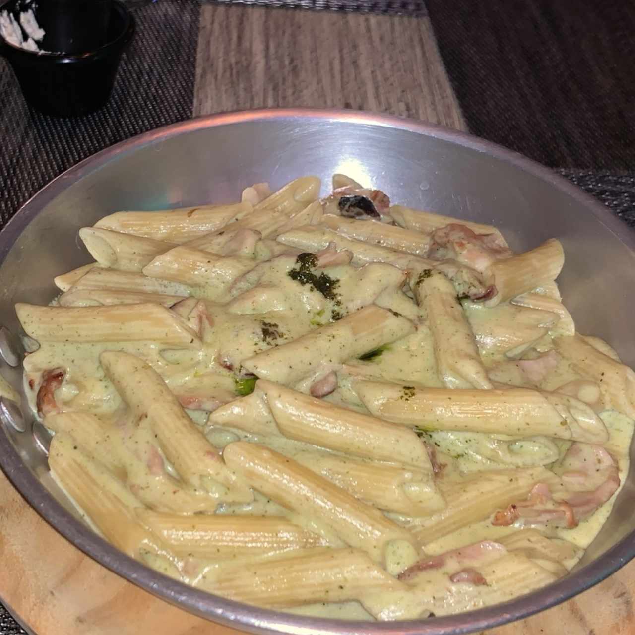 Mi creación: Penne con salsa PestoAlfredo y pollo