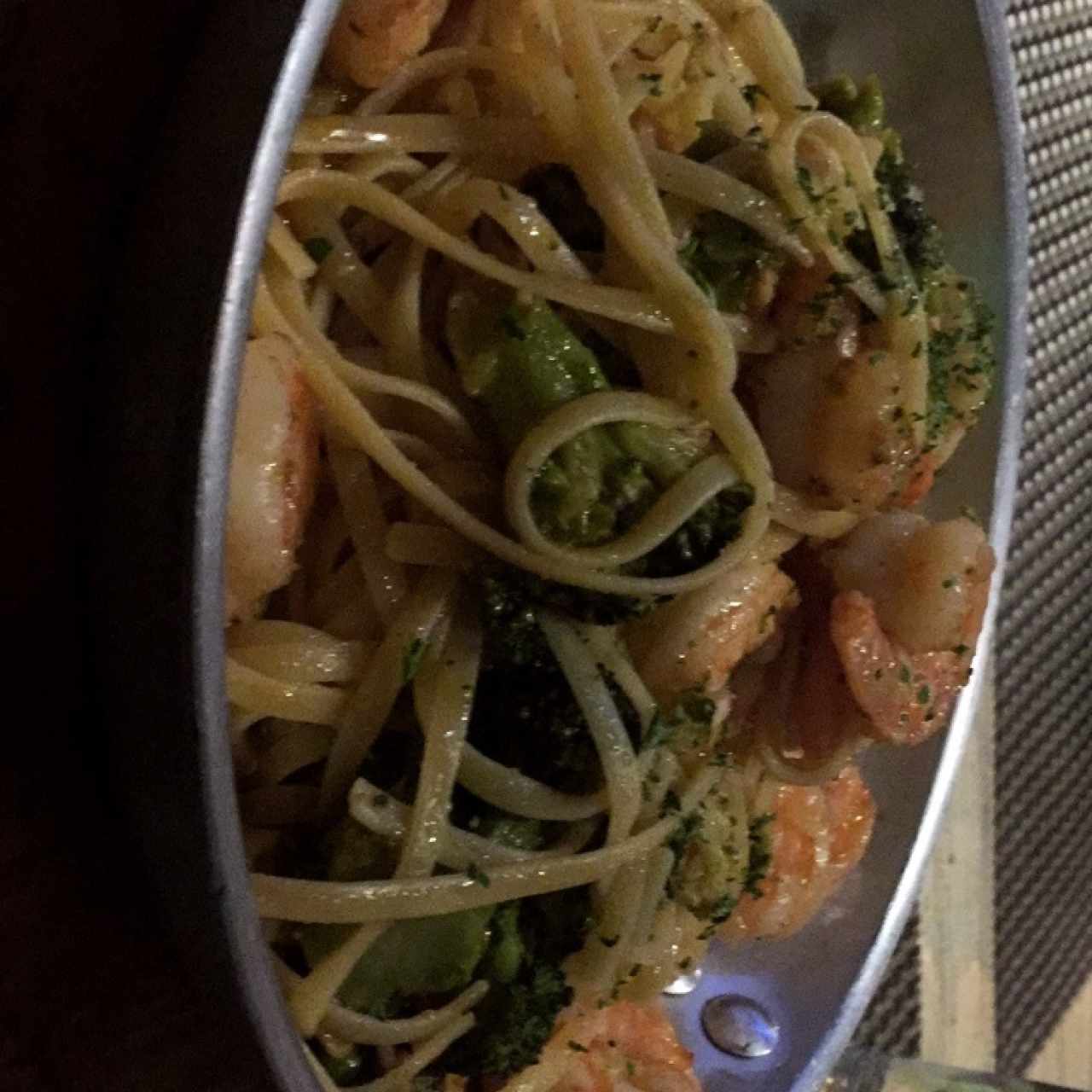 Linguini con Camaron y Brócoli