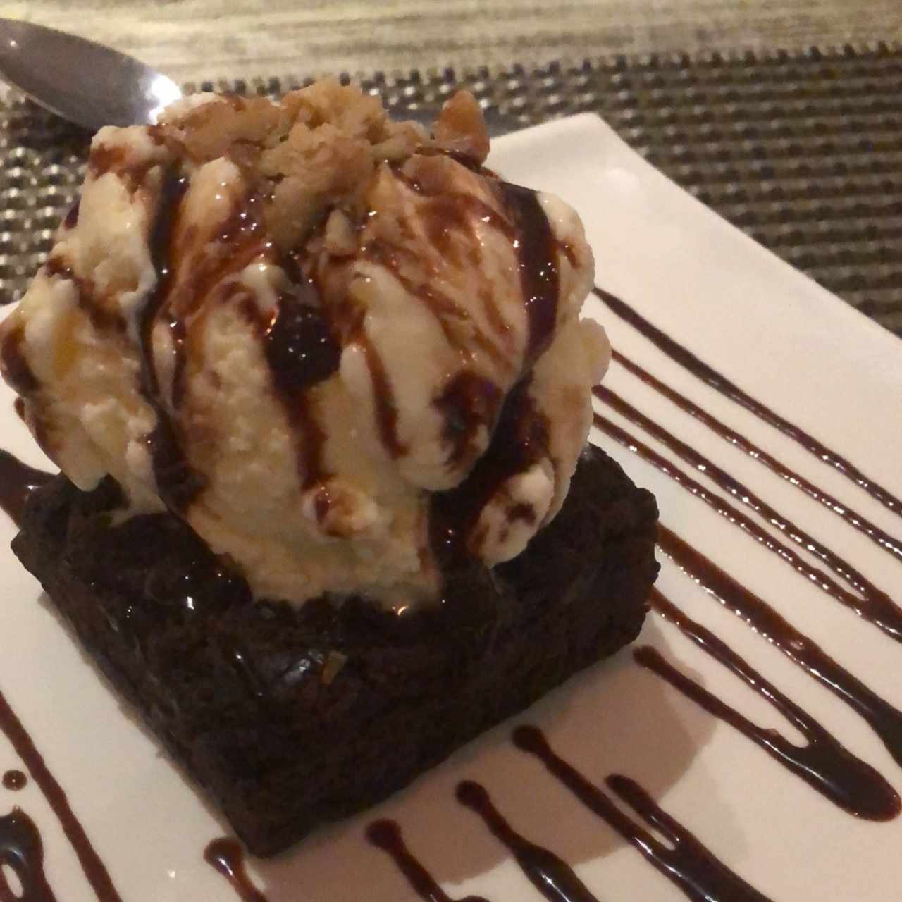 Postres - Brownie con Helado