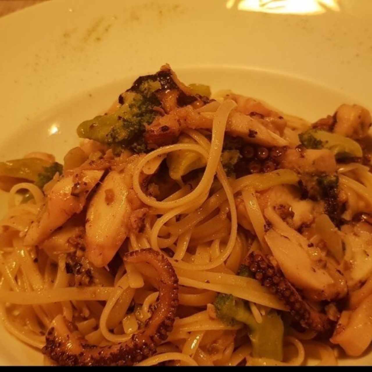 fettucine con pulpo y brocoli