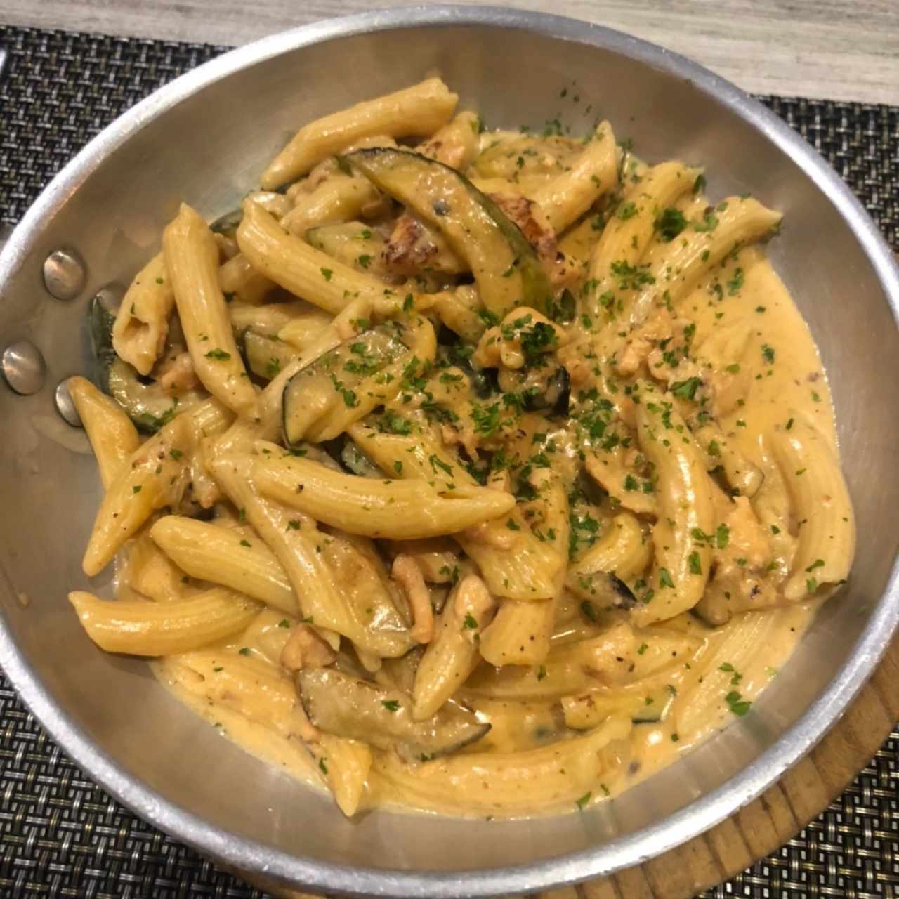 pasta corta con salmon