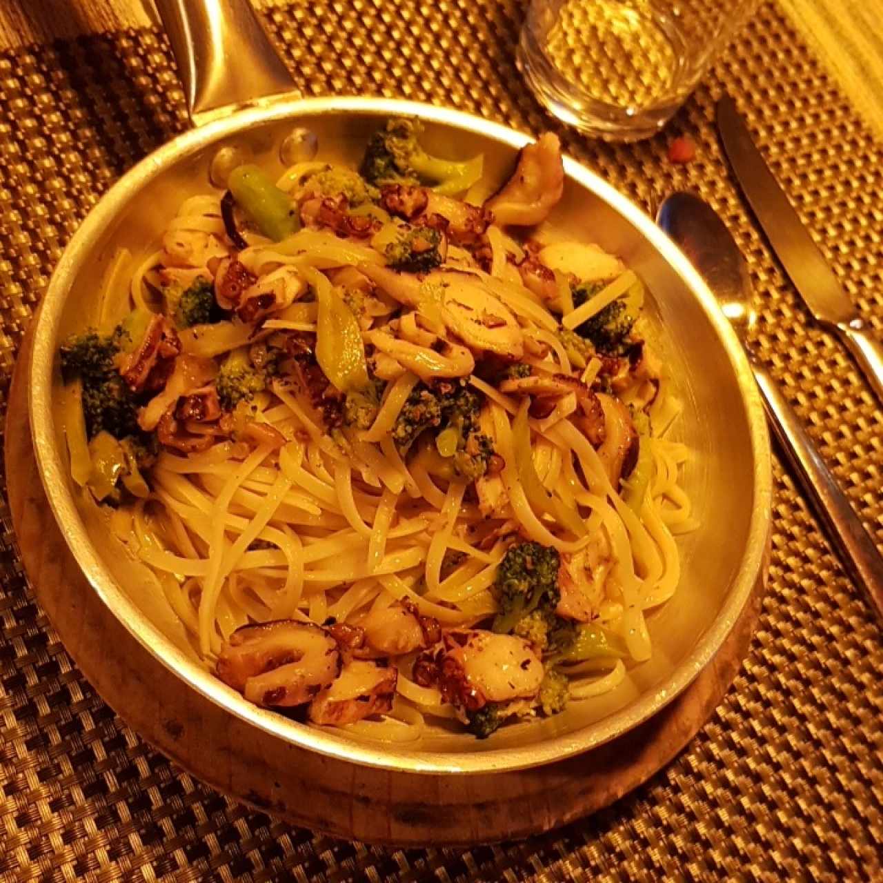 Linguini con Pulpo y Brócoli