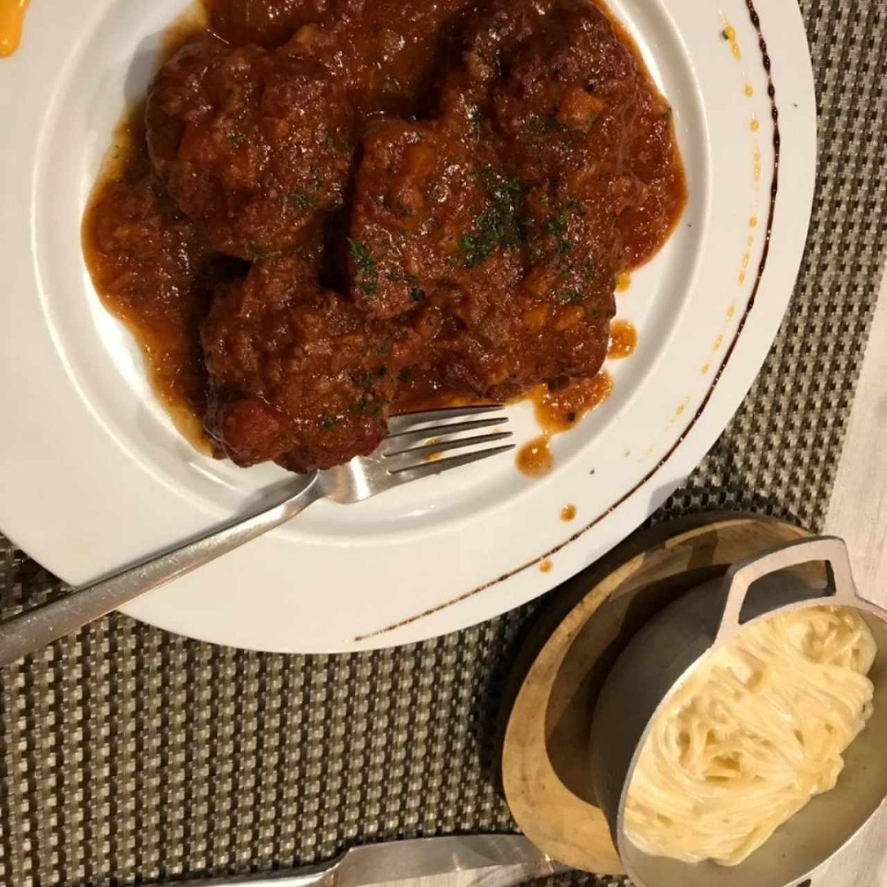 Ossobuco de Res con Linguini a la Crema