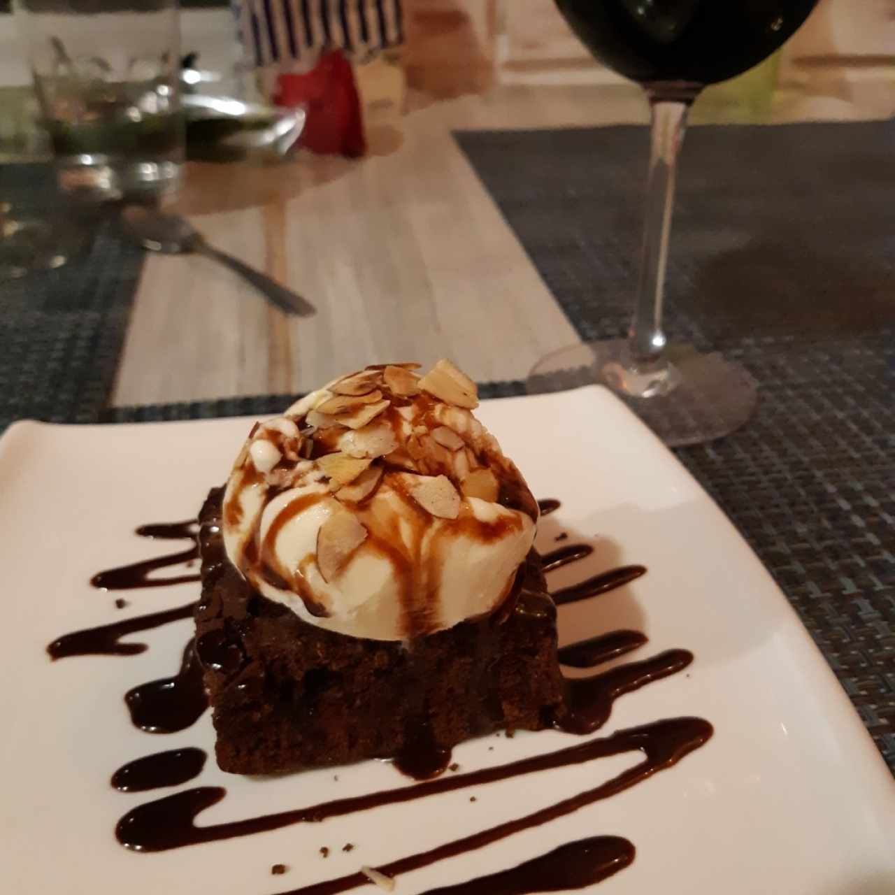 Postres - Brownie con Helado