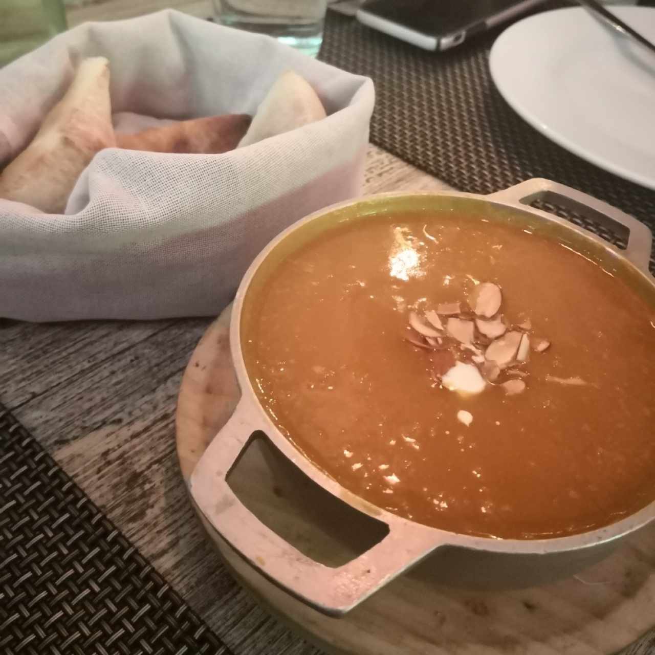 Crema de Zapallo con Pan de la Casa