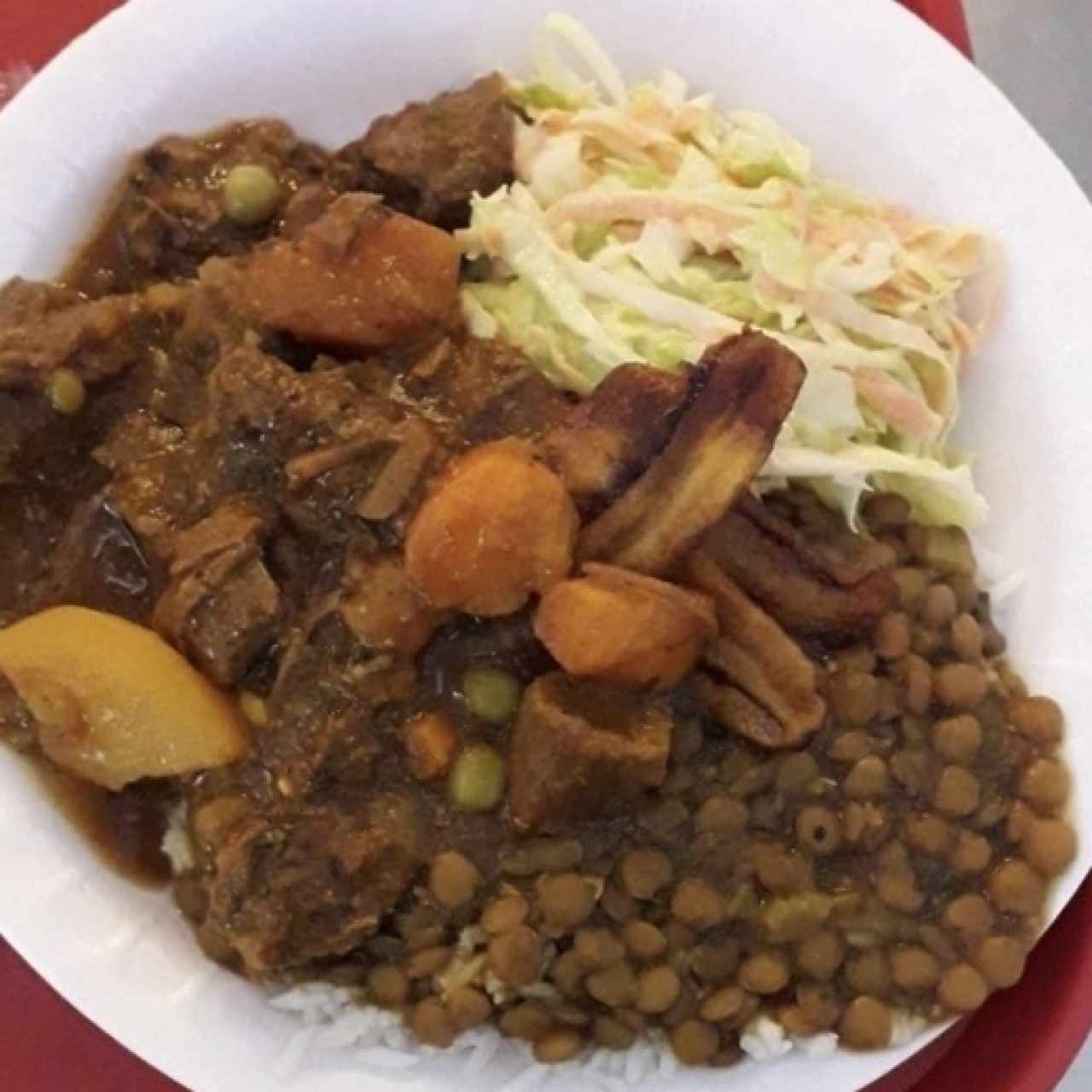 Carne guisada con arroz