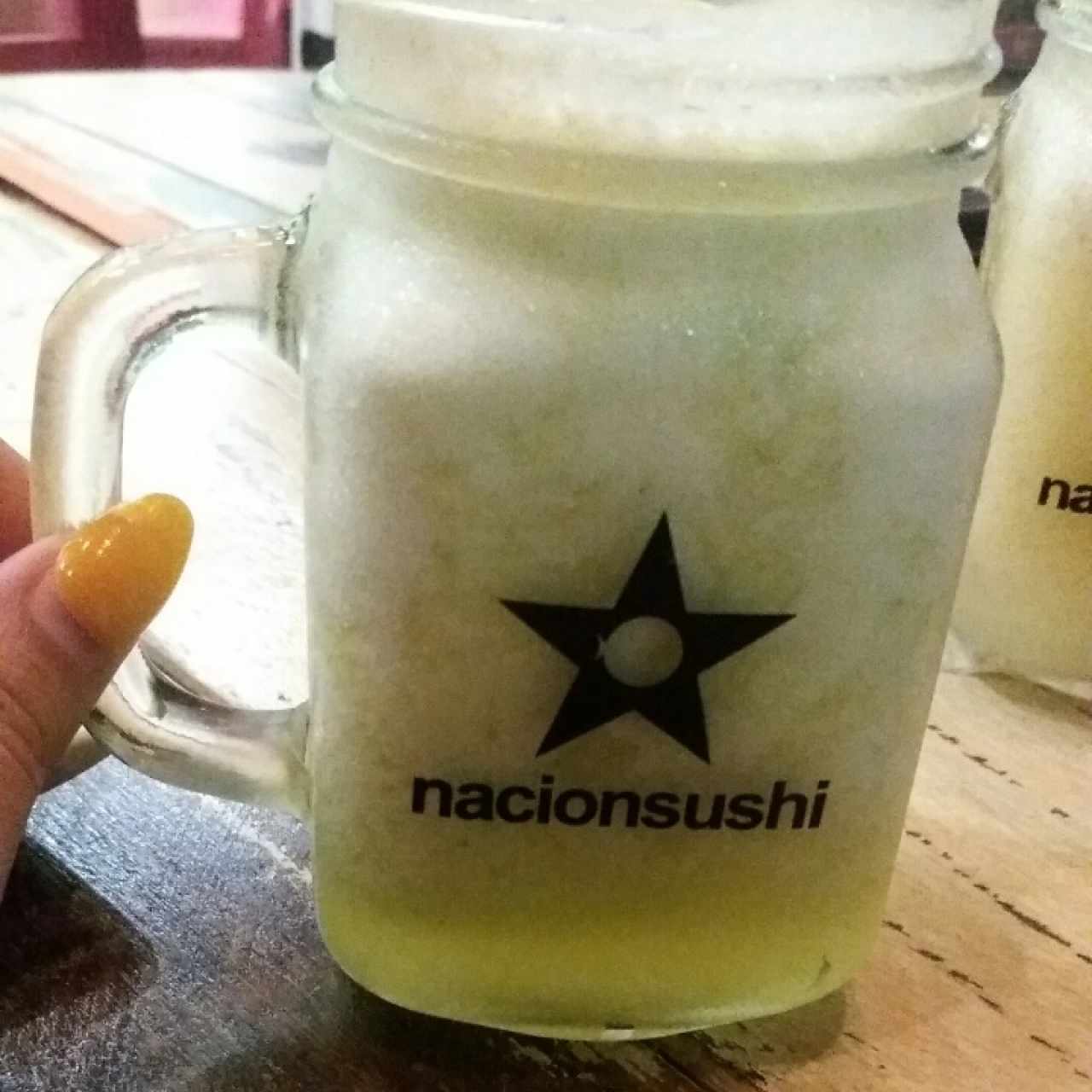 jugo de manzana Verde con piña y coco