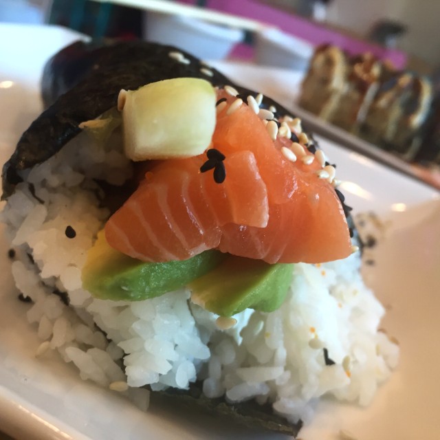 Temaki salmon