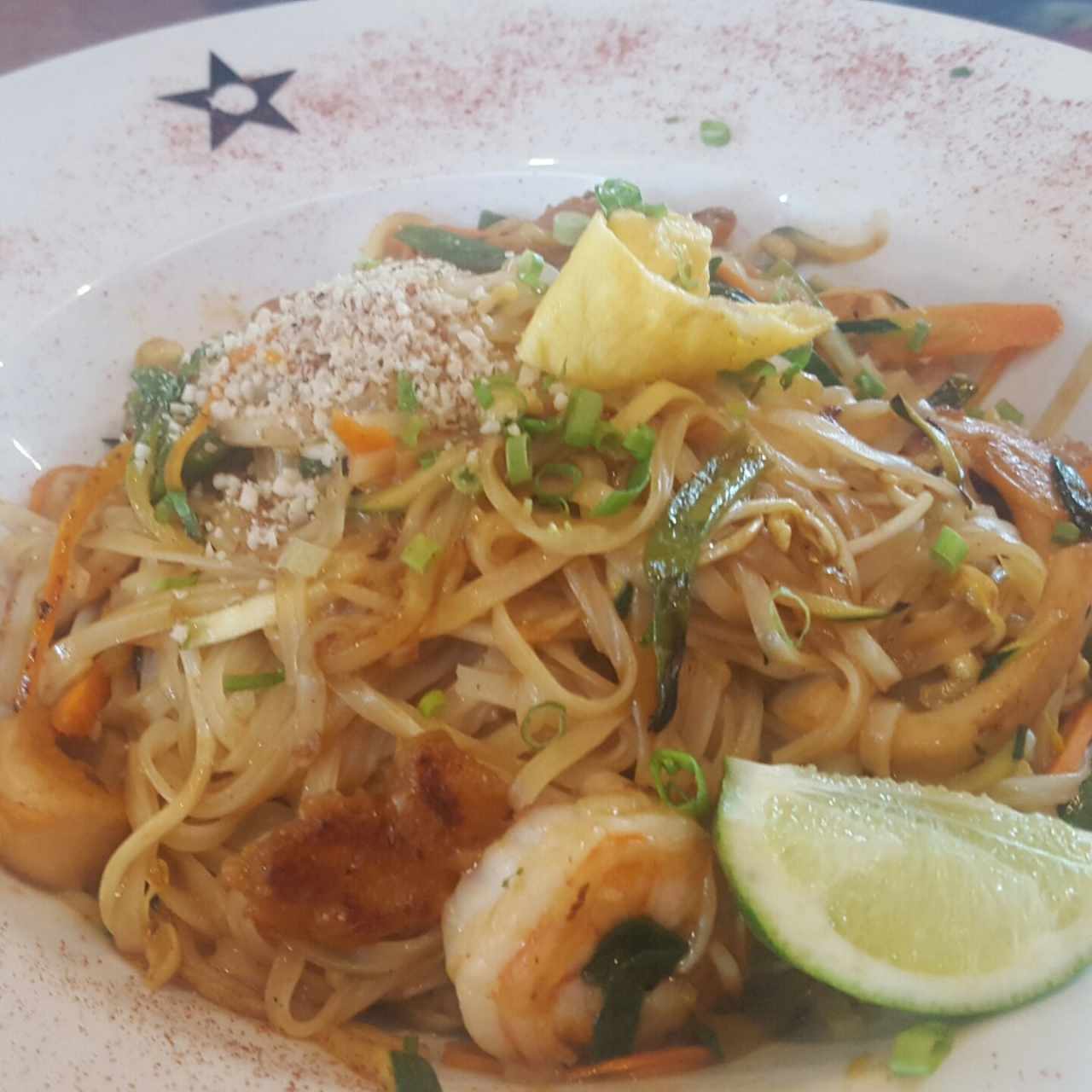 Pad thai de mariscos