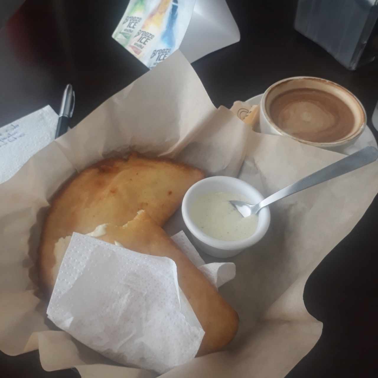 Deliciosas Empanadas de Queso y un Rico Capuccino!