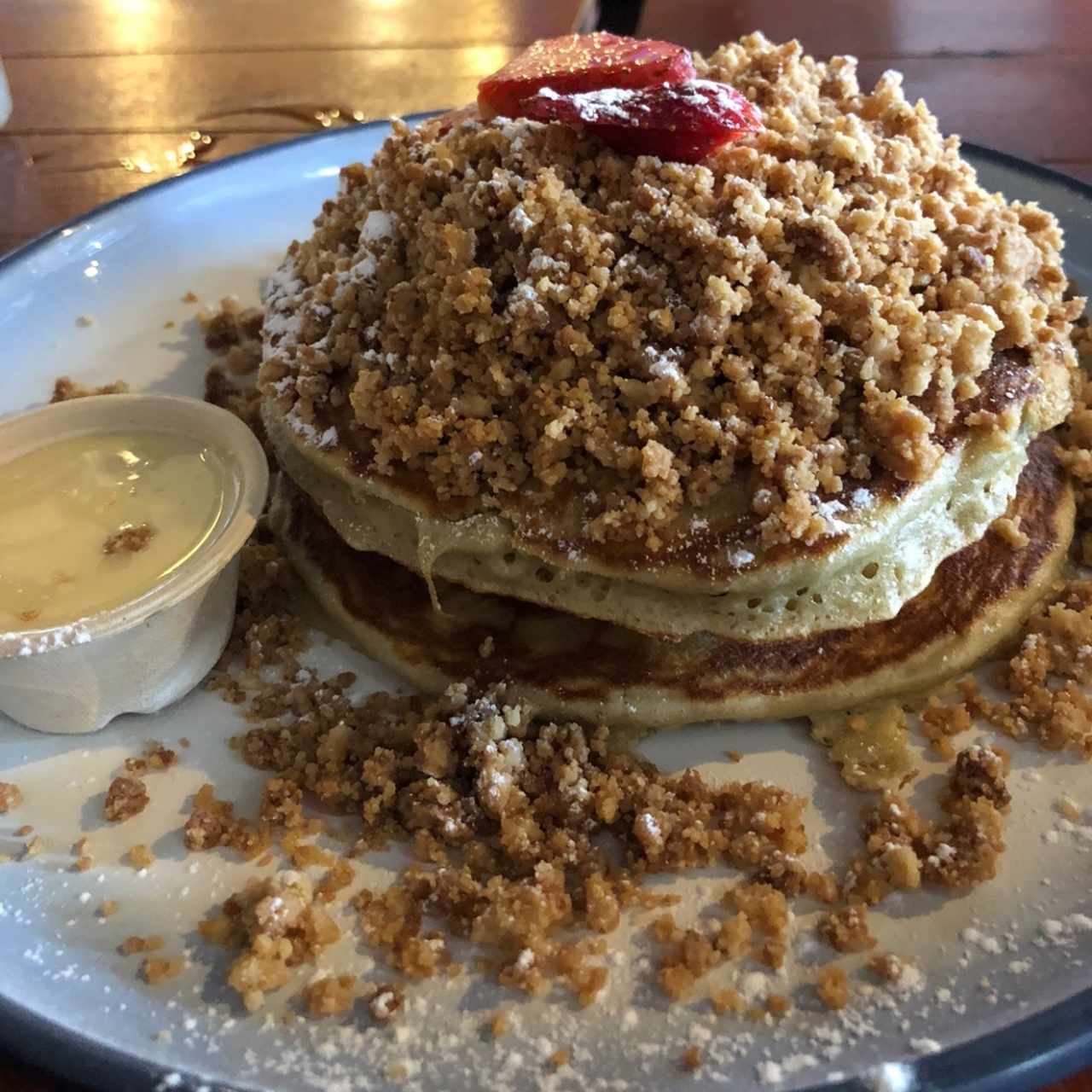 Pancakes con apple crumble & leche condensada