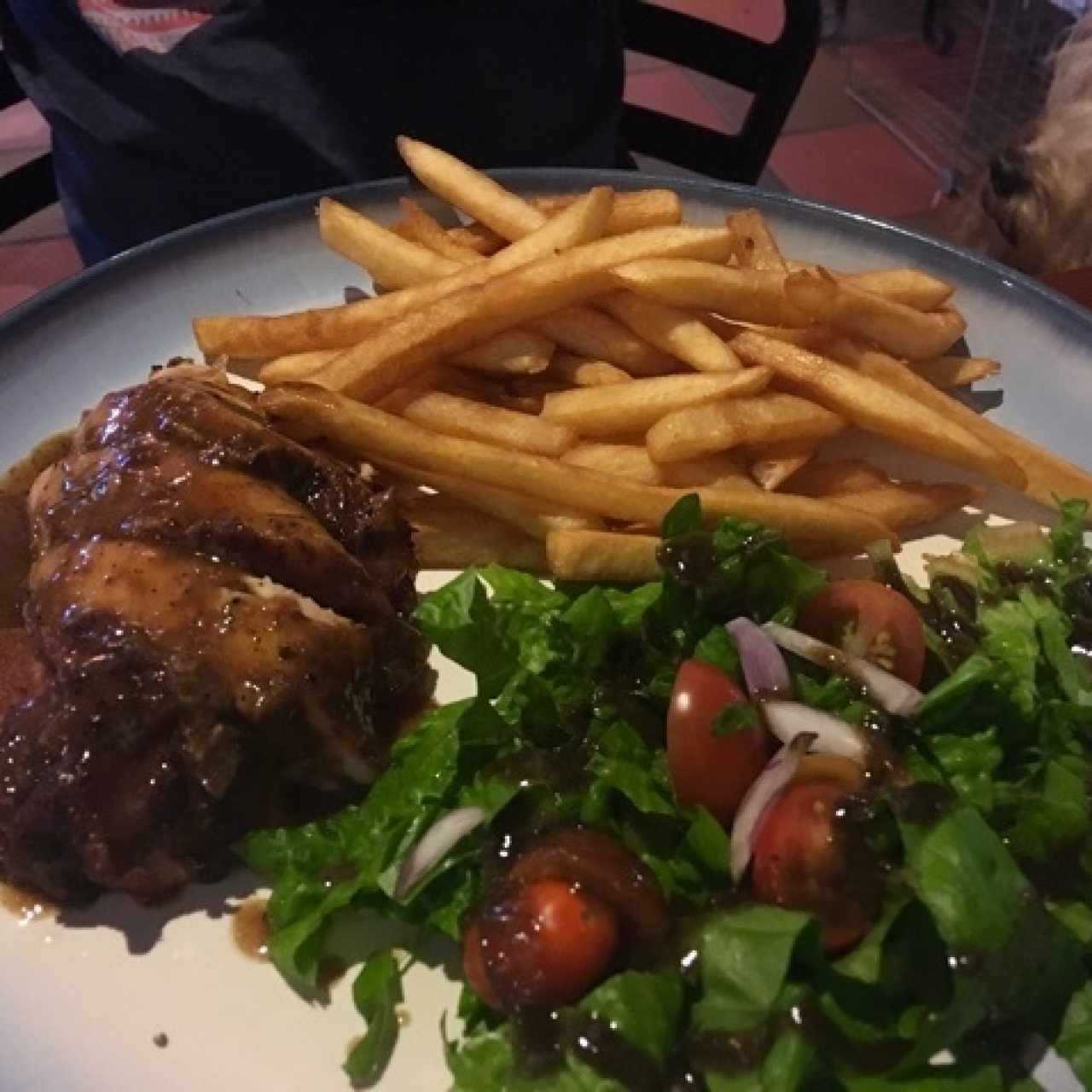 Pollo Asado con papas y ensalada