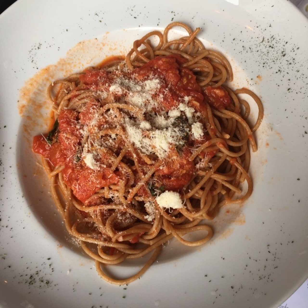 Spaguetti  con tomates frescos 