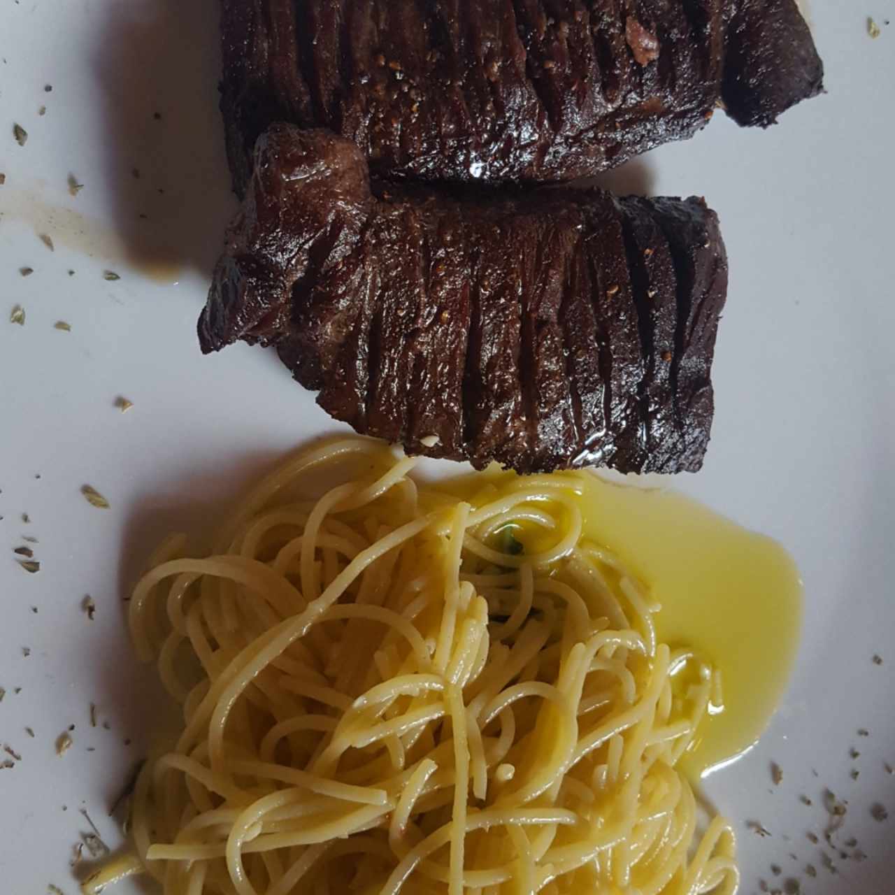 entraña con pasta al oleo gluten free