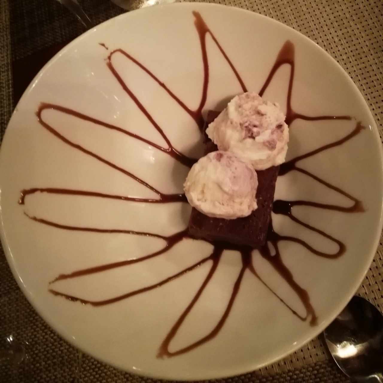 Brownie con helado