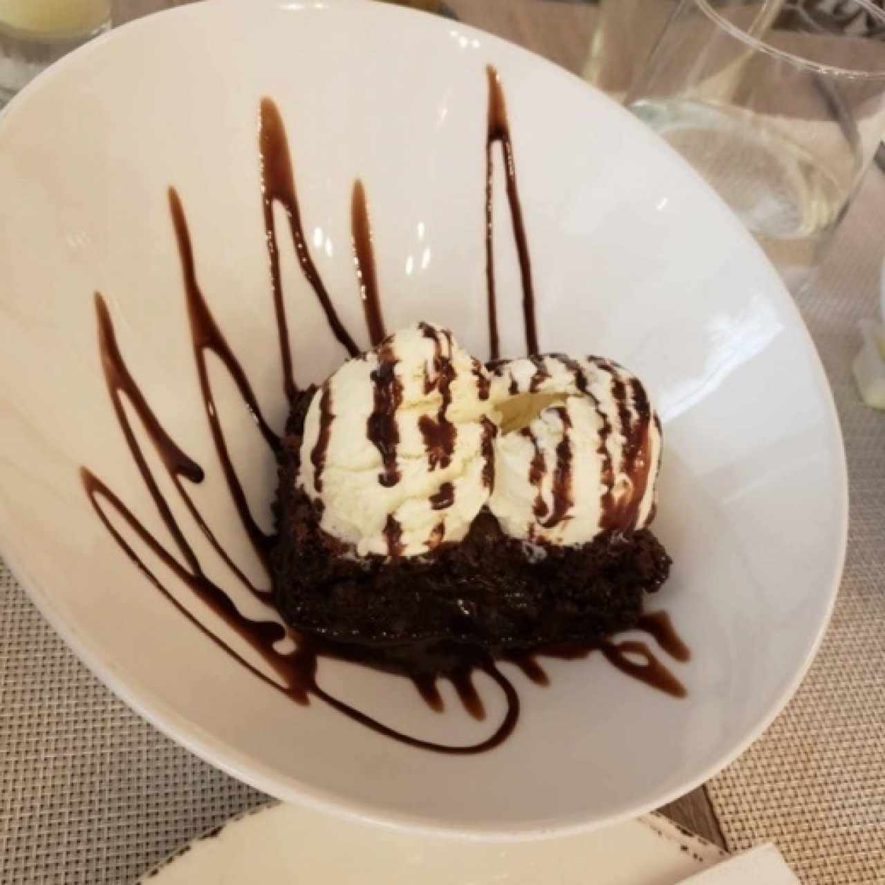 Brownie con helado