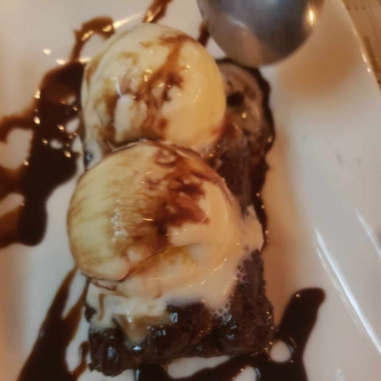 brownie con helado 