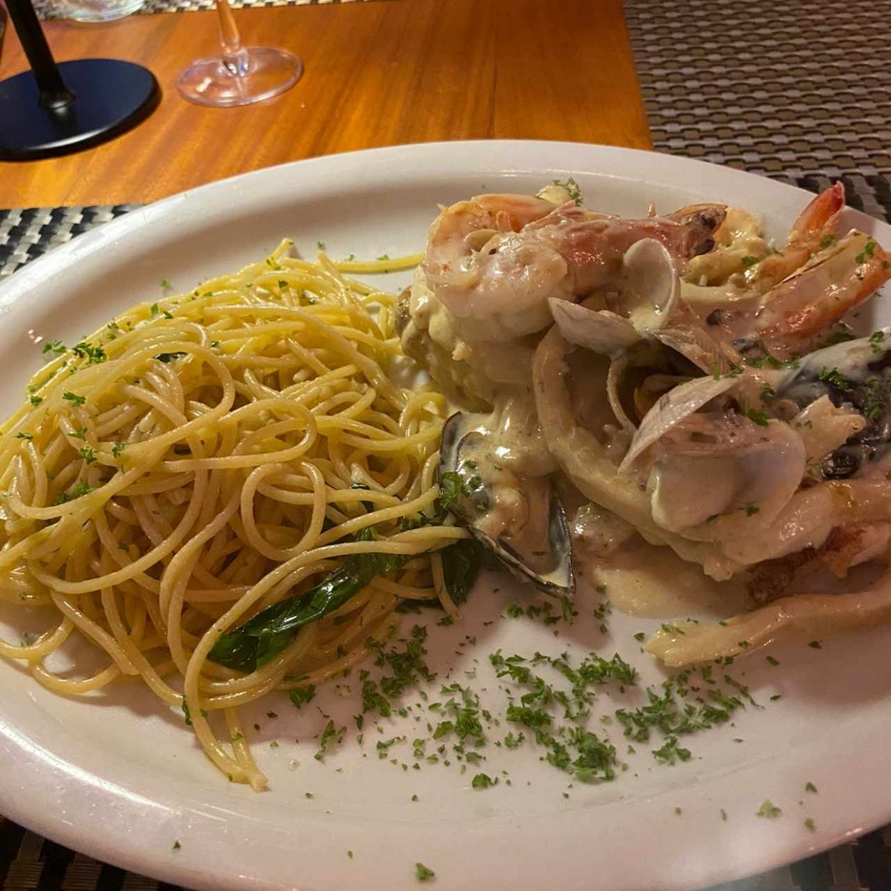 Corvina con mariscos pasta al olio 😋