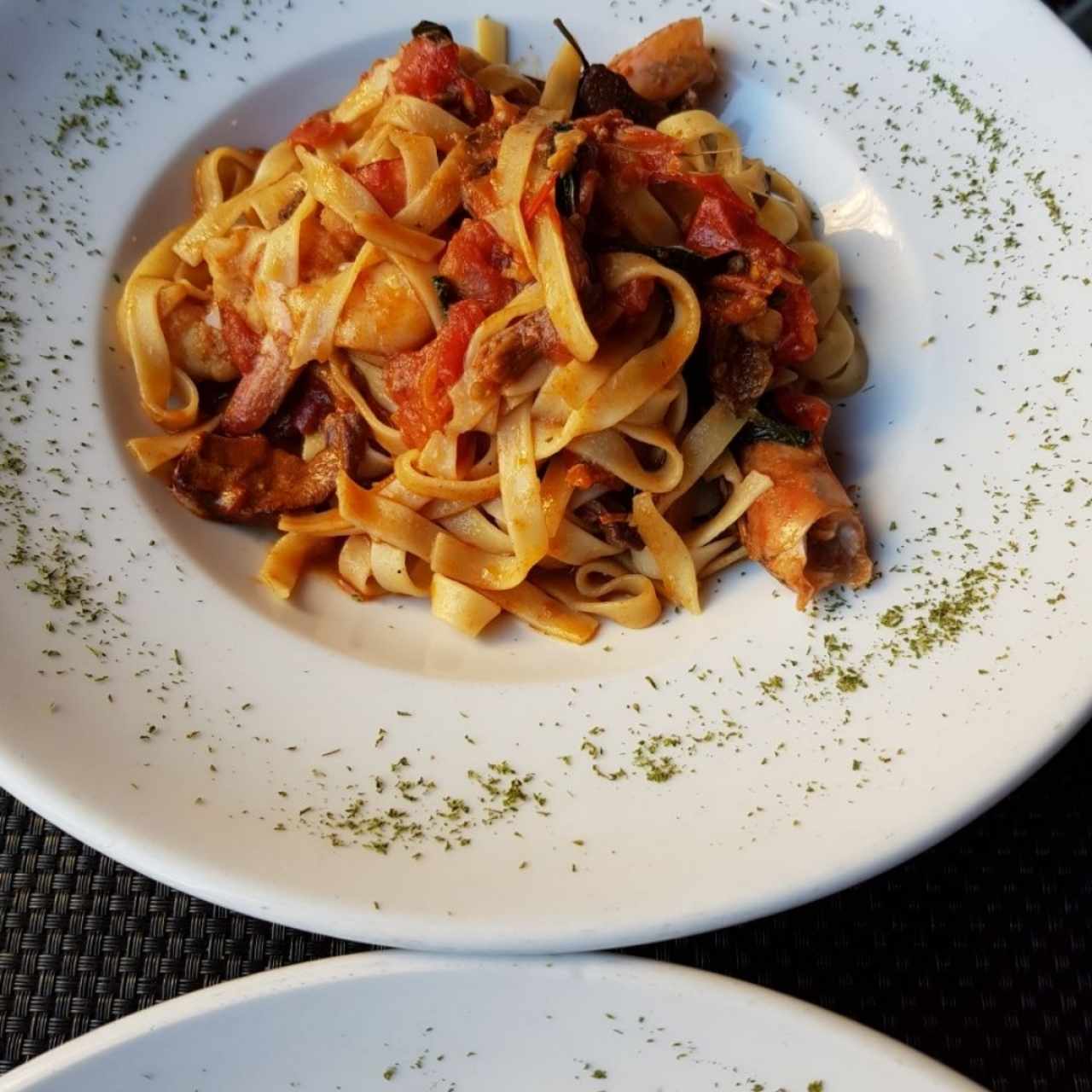 Pasta De Langostinos y Hongos al Pomodoro.   