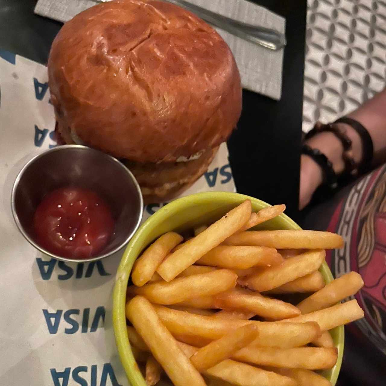 Hamburguesa con papitas