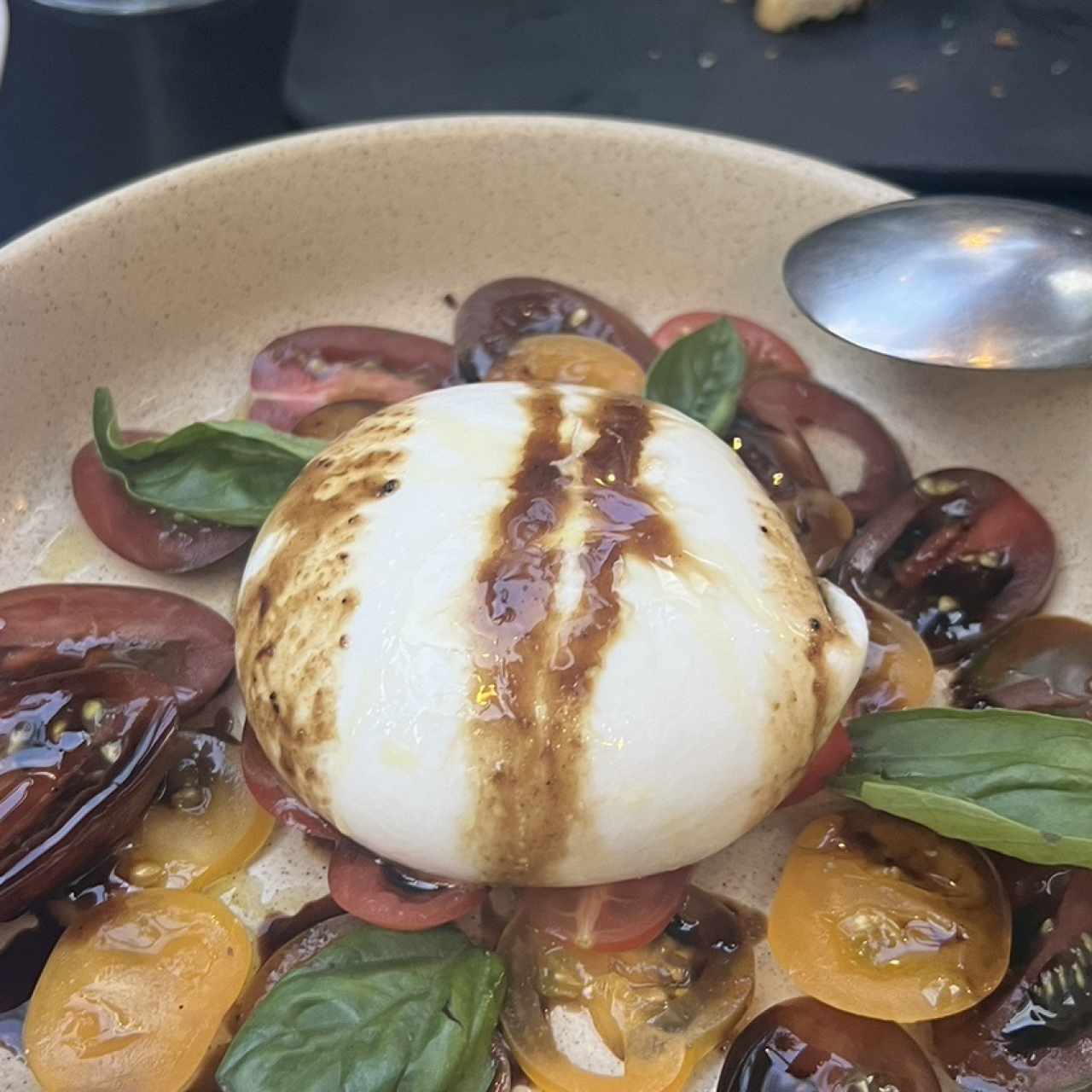 Burrata y tomate rostizados