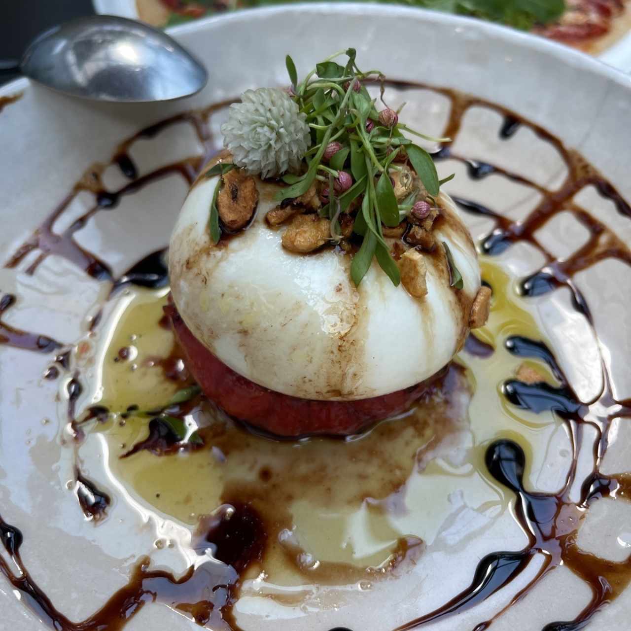 Burrata y tomate rostizados