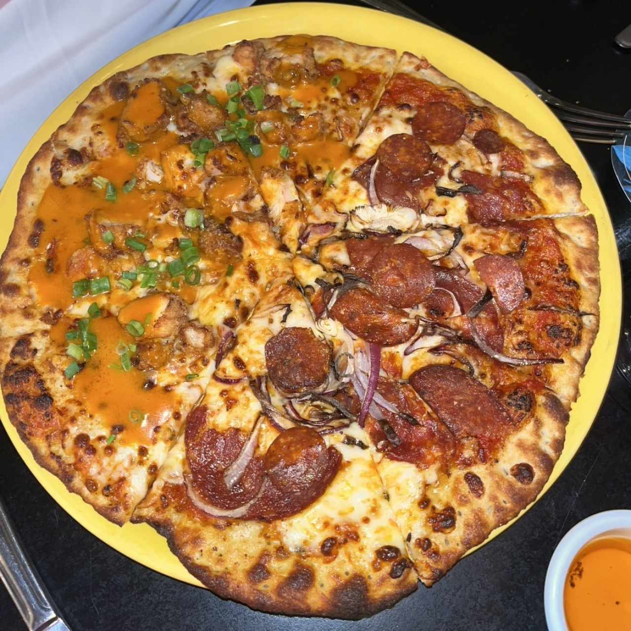 Pizza 12" - Buffalo Chicken con diabólica 