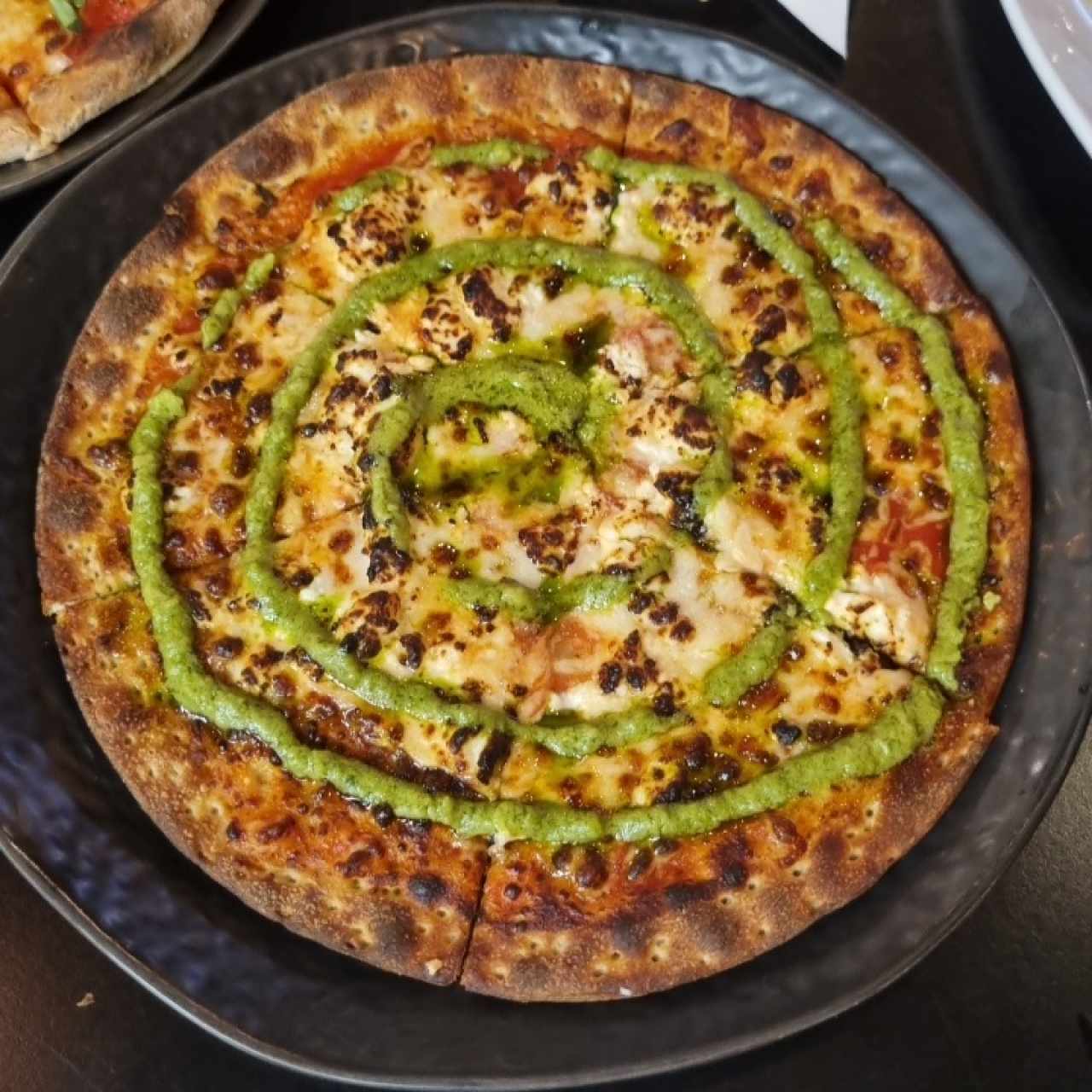 pizza queso de cabra al pesto
