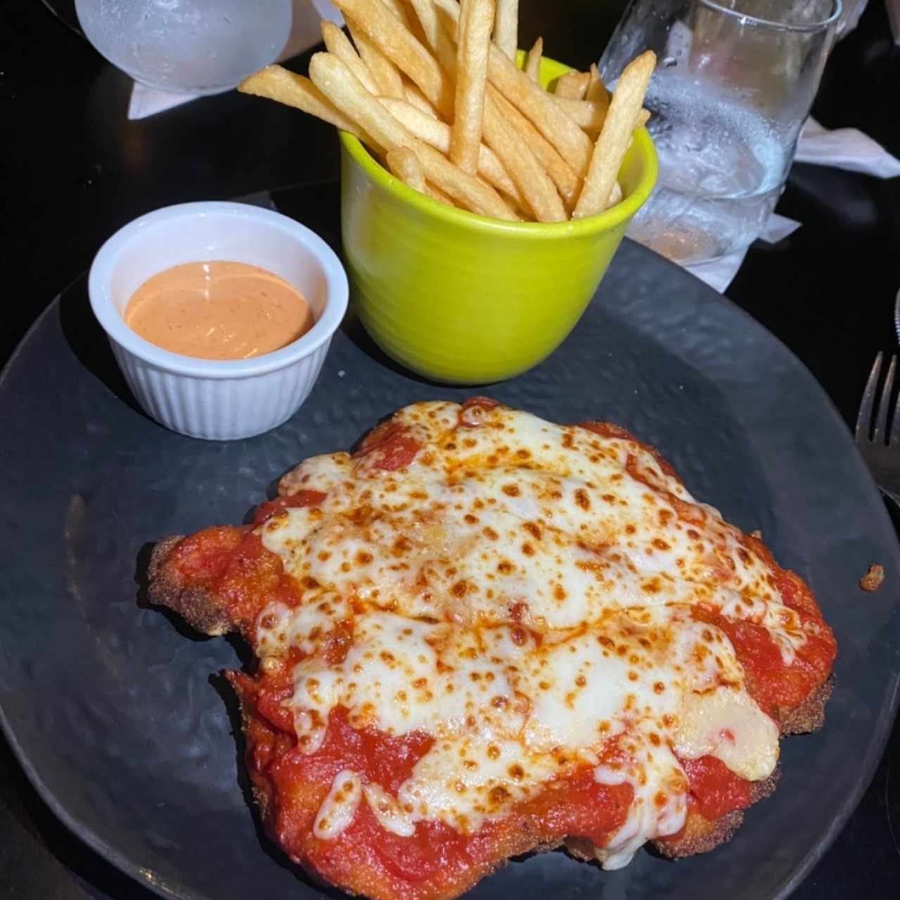 Milanesa de res parmesano