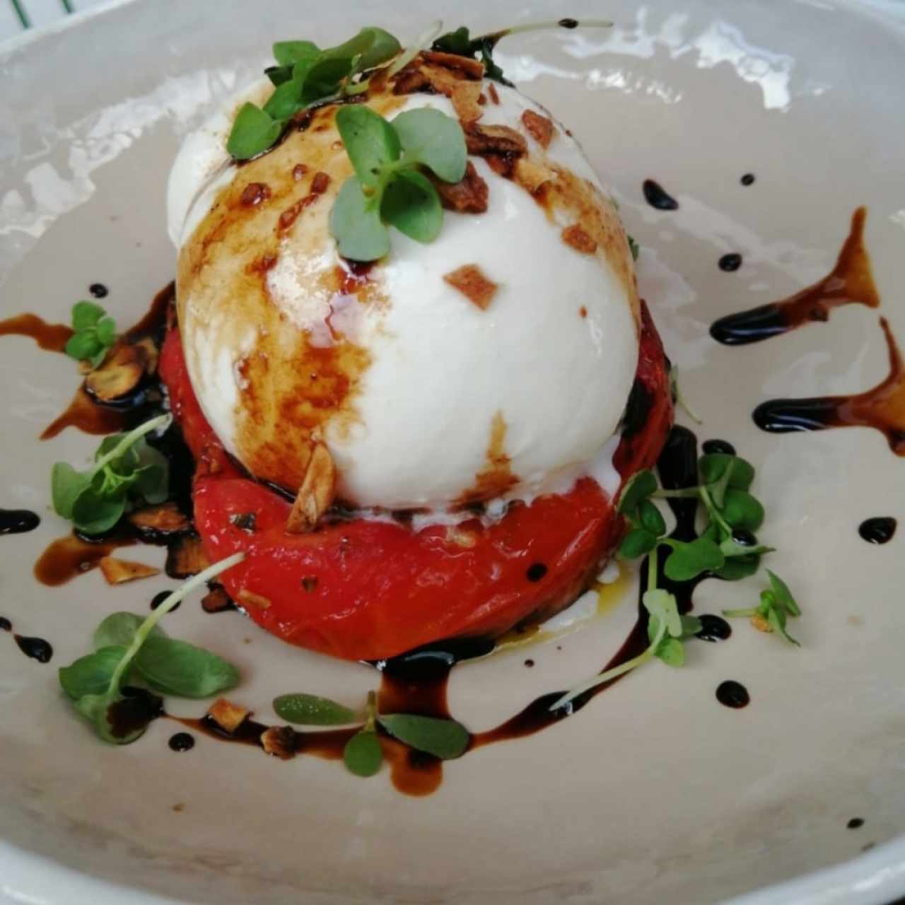 Burrata y tomate rostizados