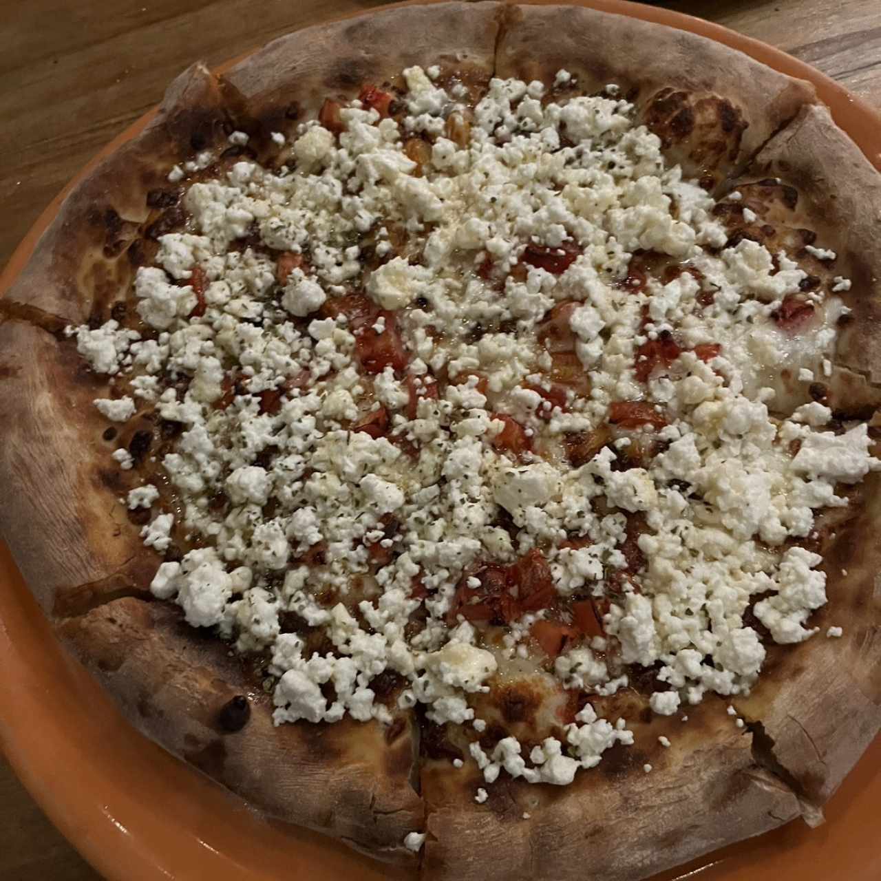 Pizza Tomate  queso feta y miel 