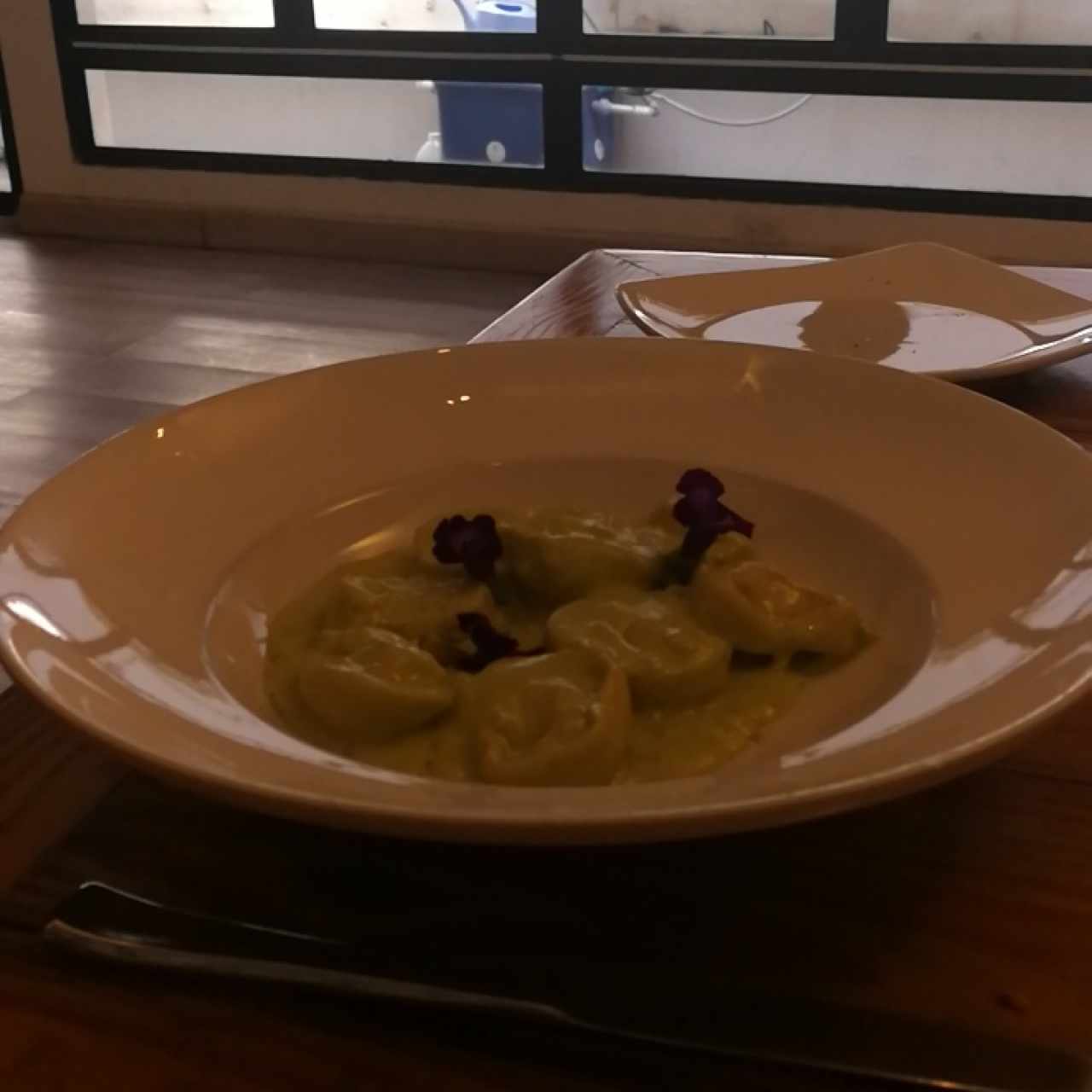 Tortellini de Salmón al Pesto