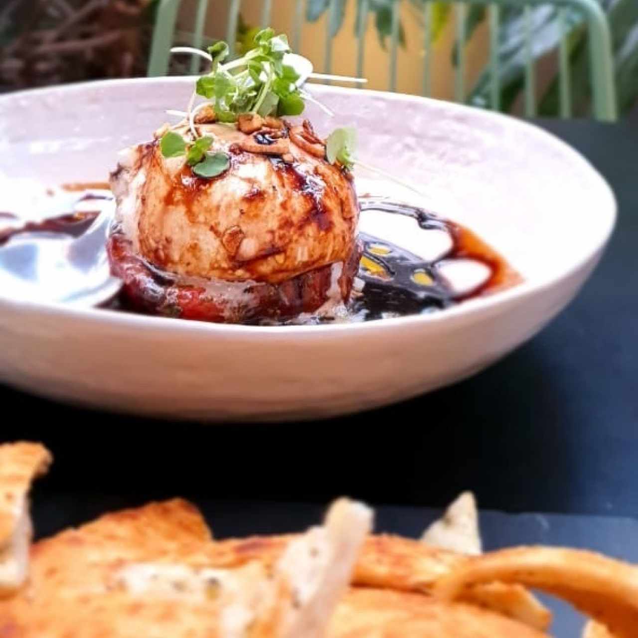 Burrata y tomate rostizados