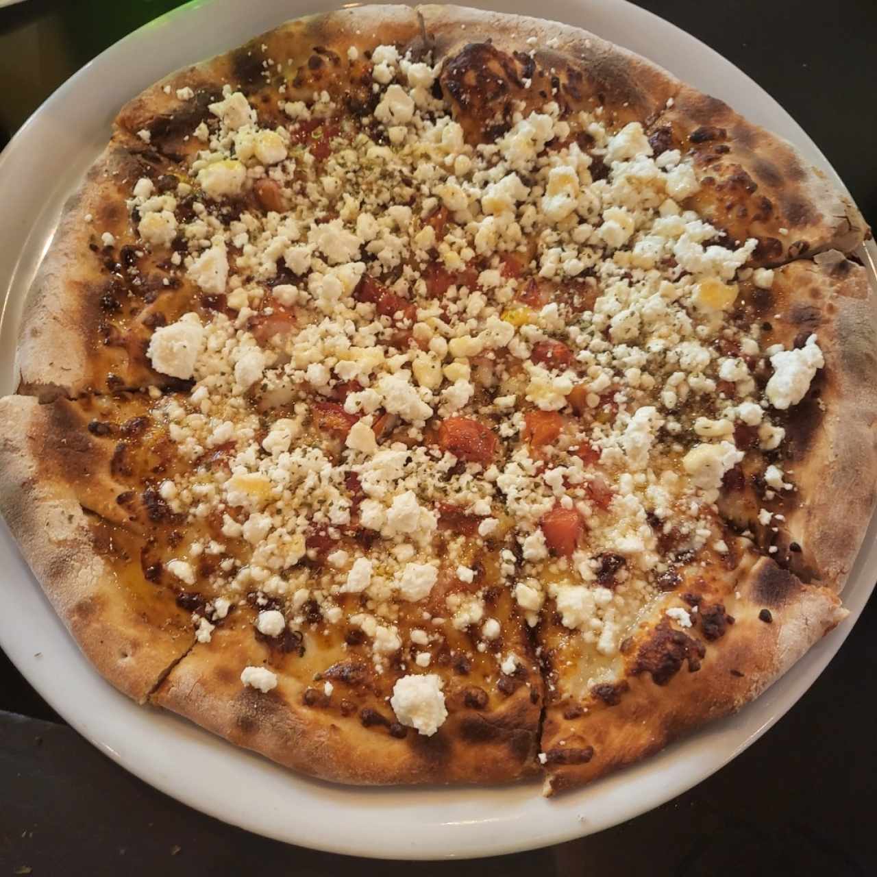 Pizza Tomate queso feta y miel