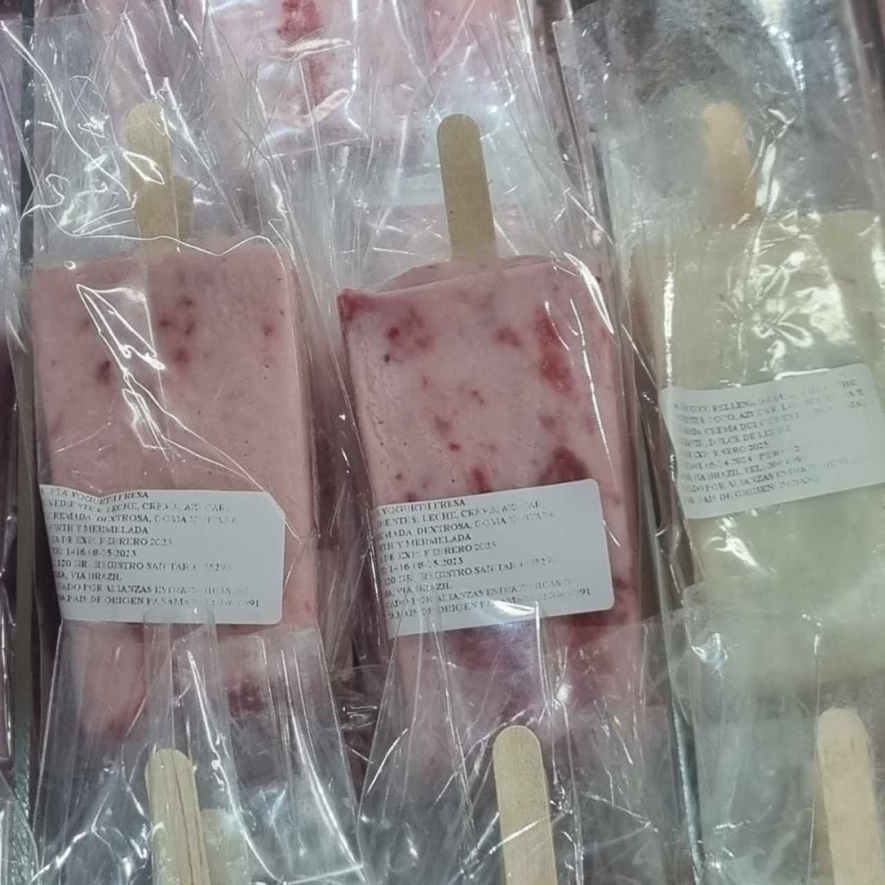 Paletas de yogurt de fresa