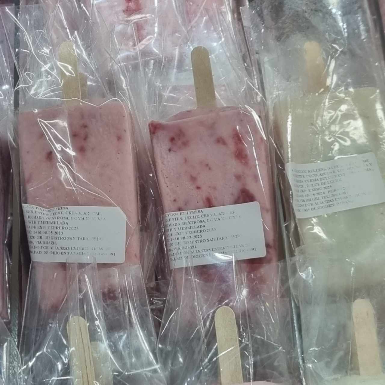 Paletas de yogurt de fresa