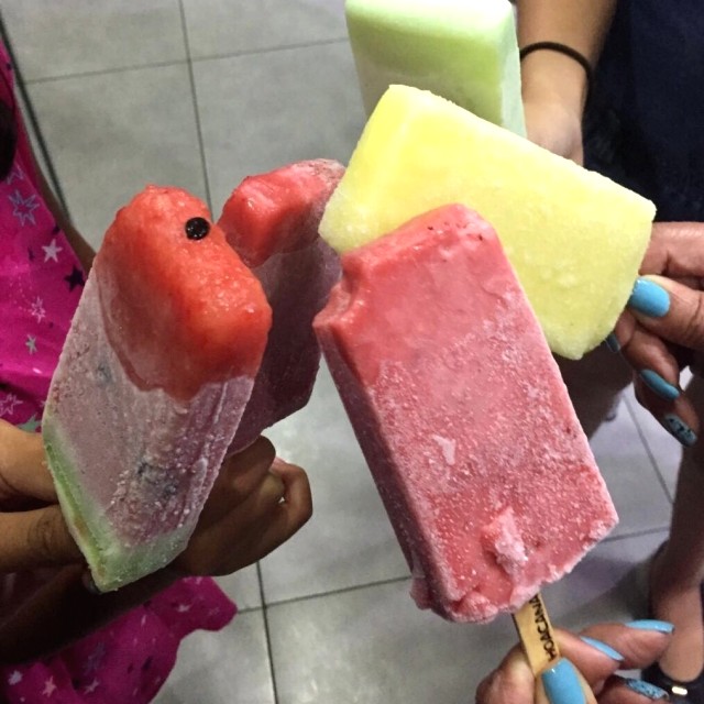 Paletas de fresa, sandia limón, limón y piña