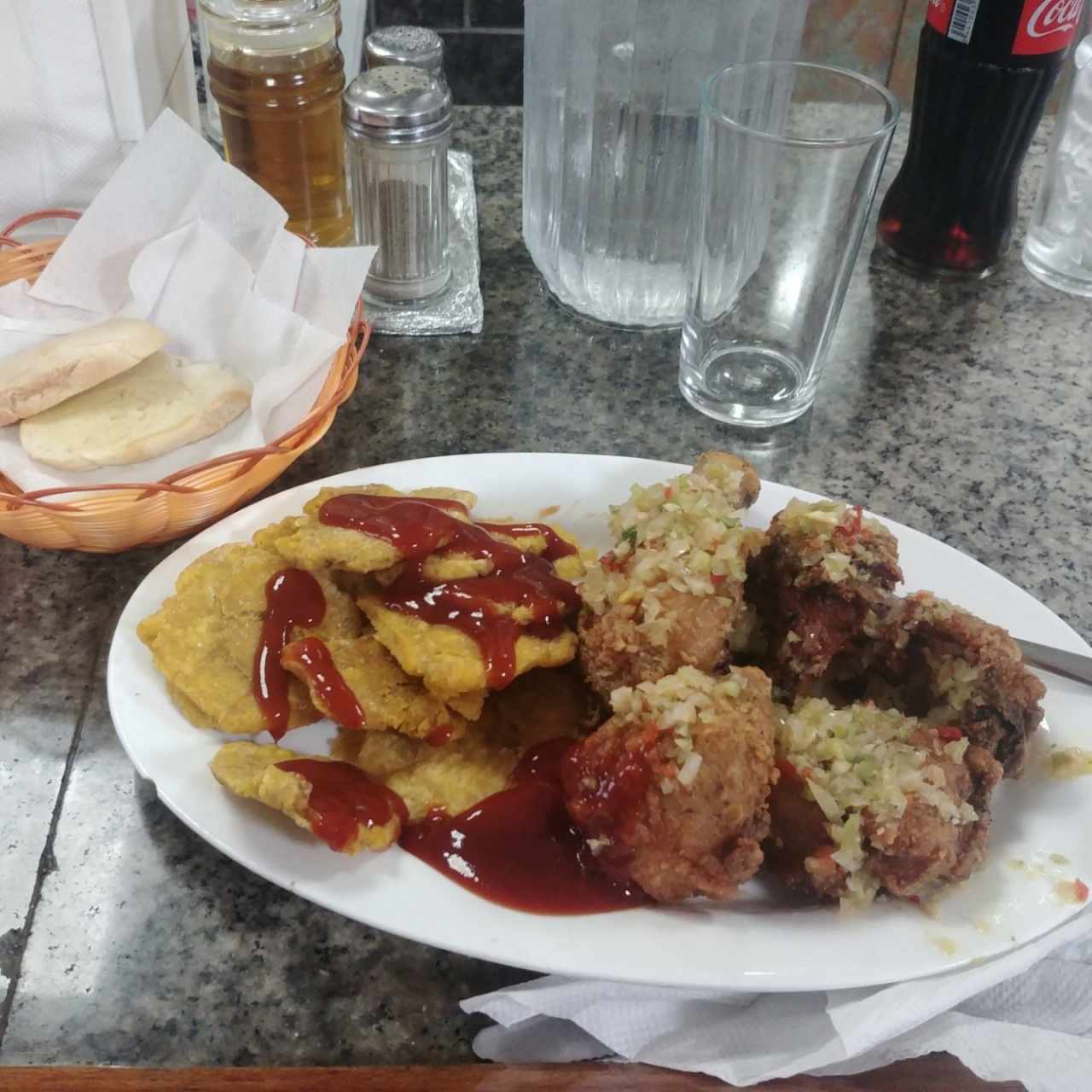 Pollo Frito al Ajillo con Patacones