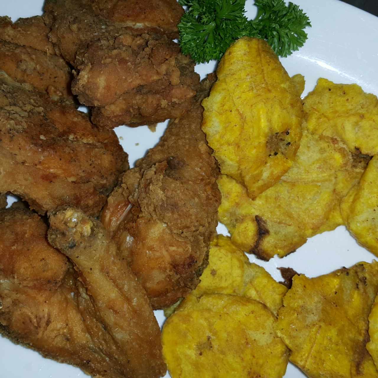 Pollo Frito con Patacones