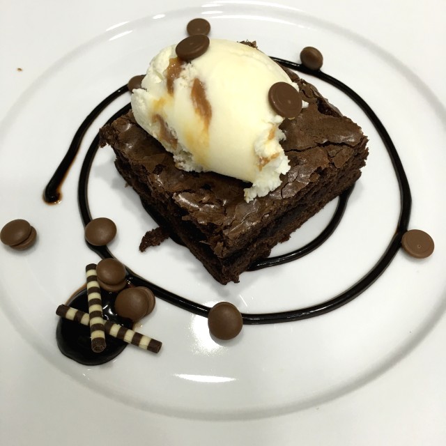 Brownie con helado