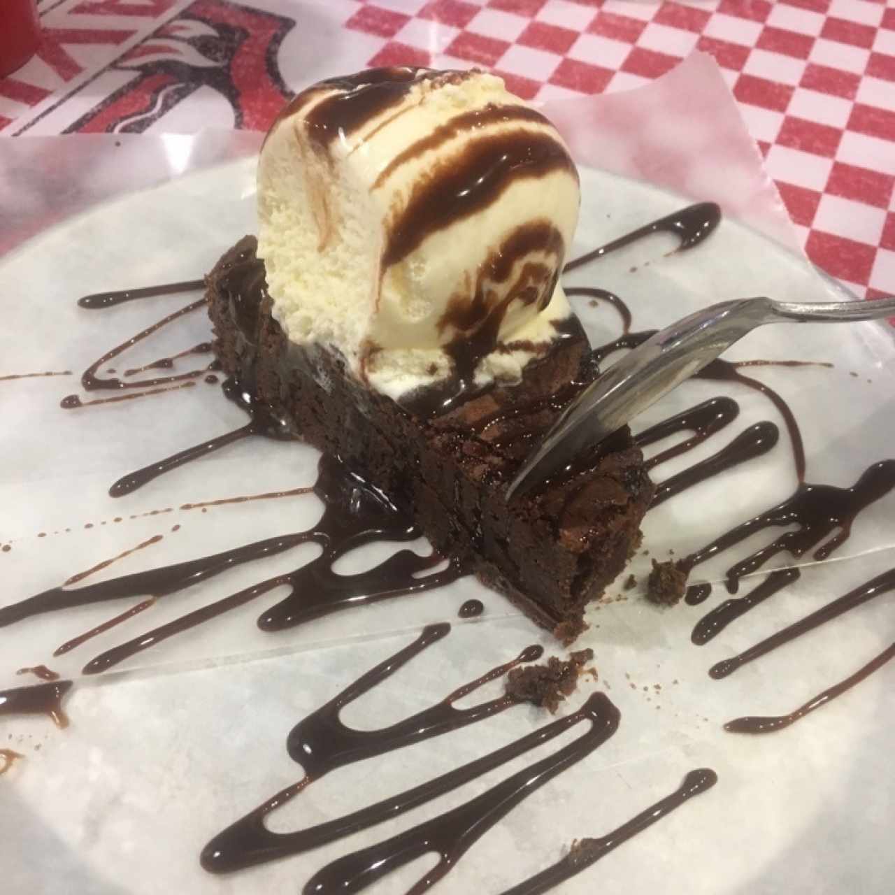 Postres - Brownie con helado