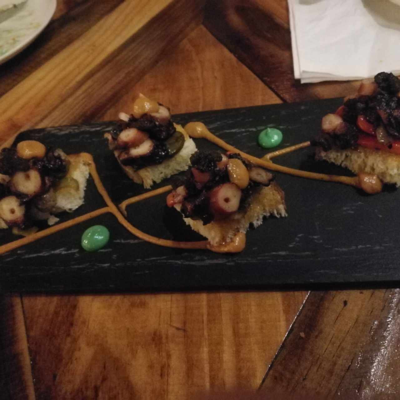 Montadito de pulpo al carbón