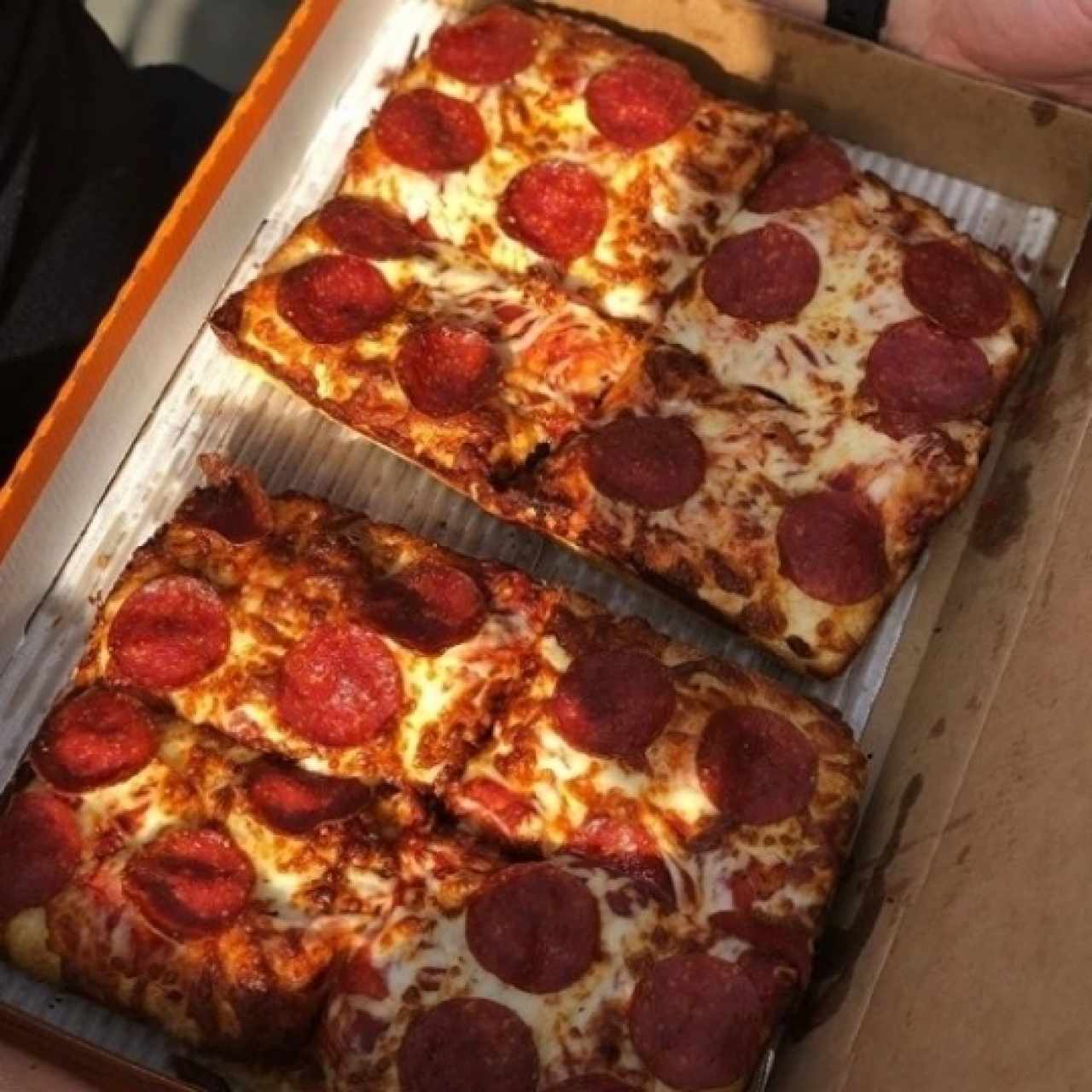 deep dish de pepperoni