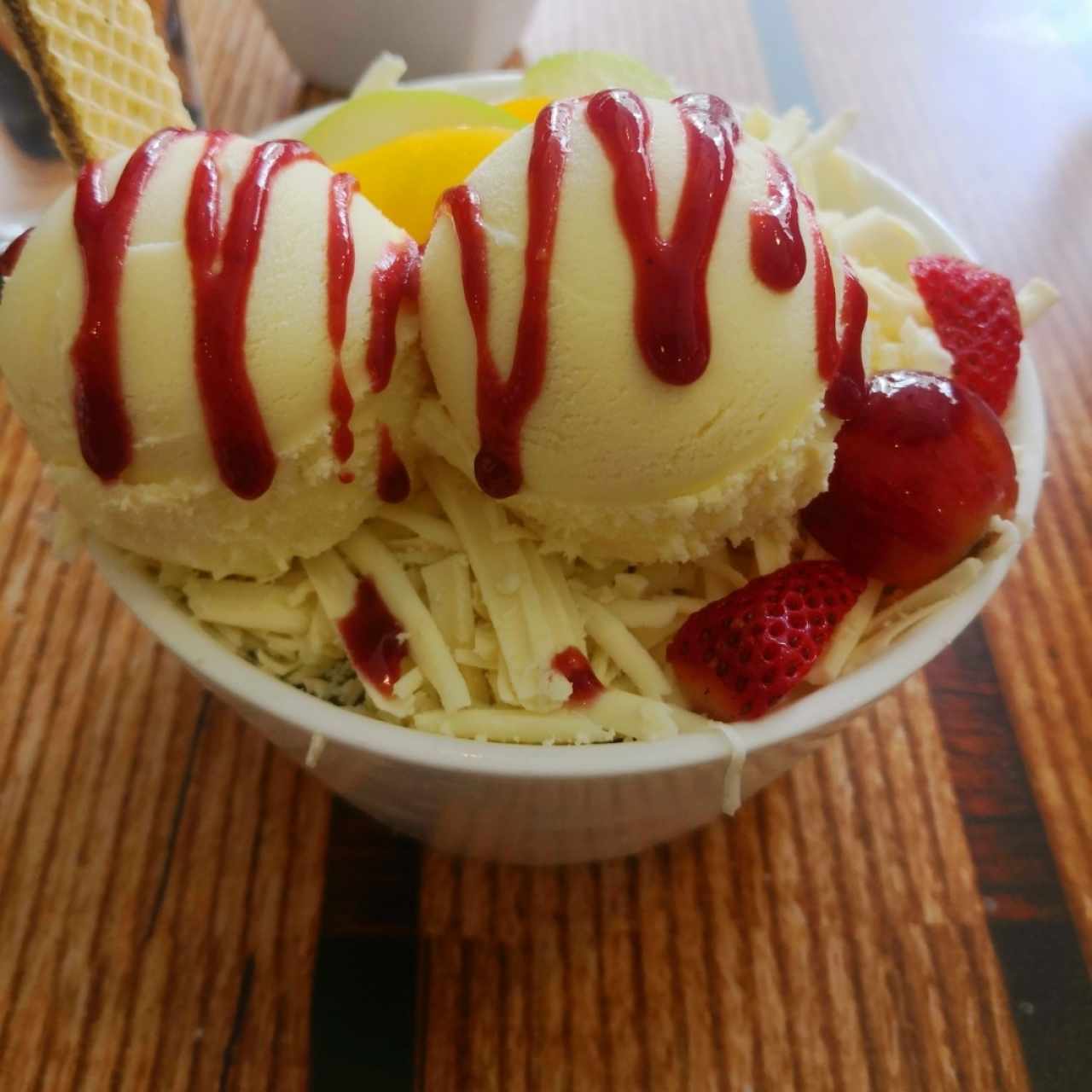 Ensalada de frutas especial con extra de helado