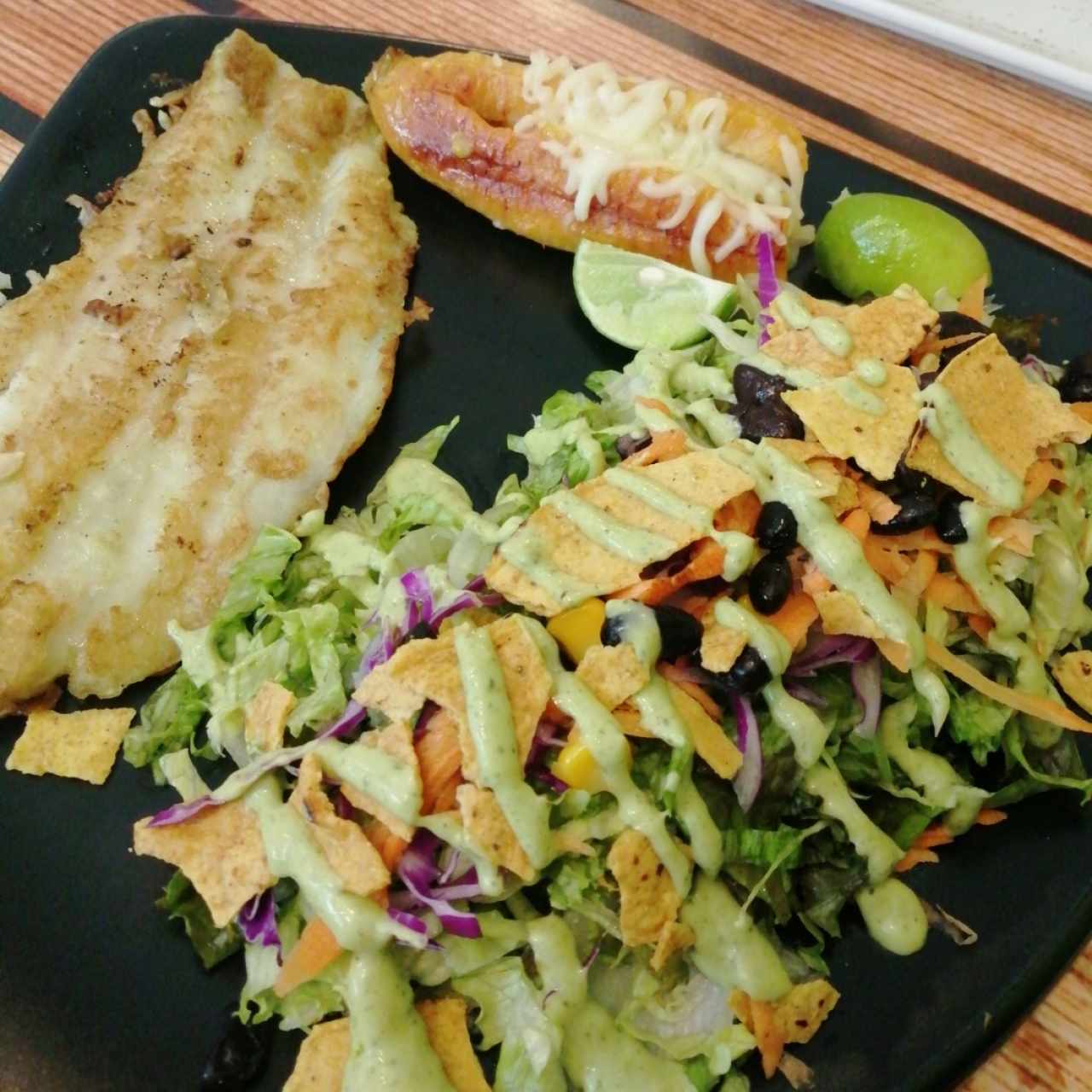 Filete a la plancha y ensalada mexica