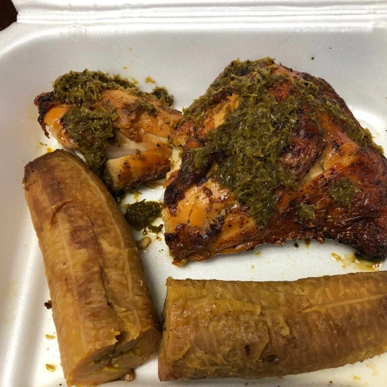 pollo y plátano asado