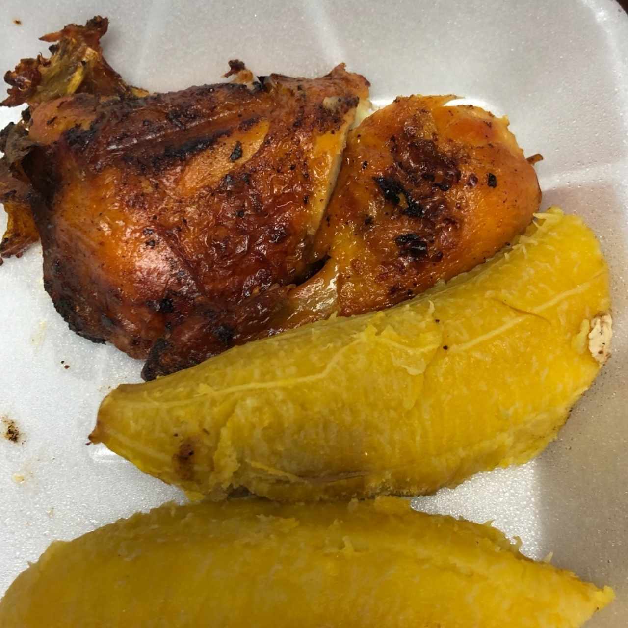 pollo y plátano asado