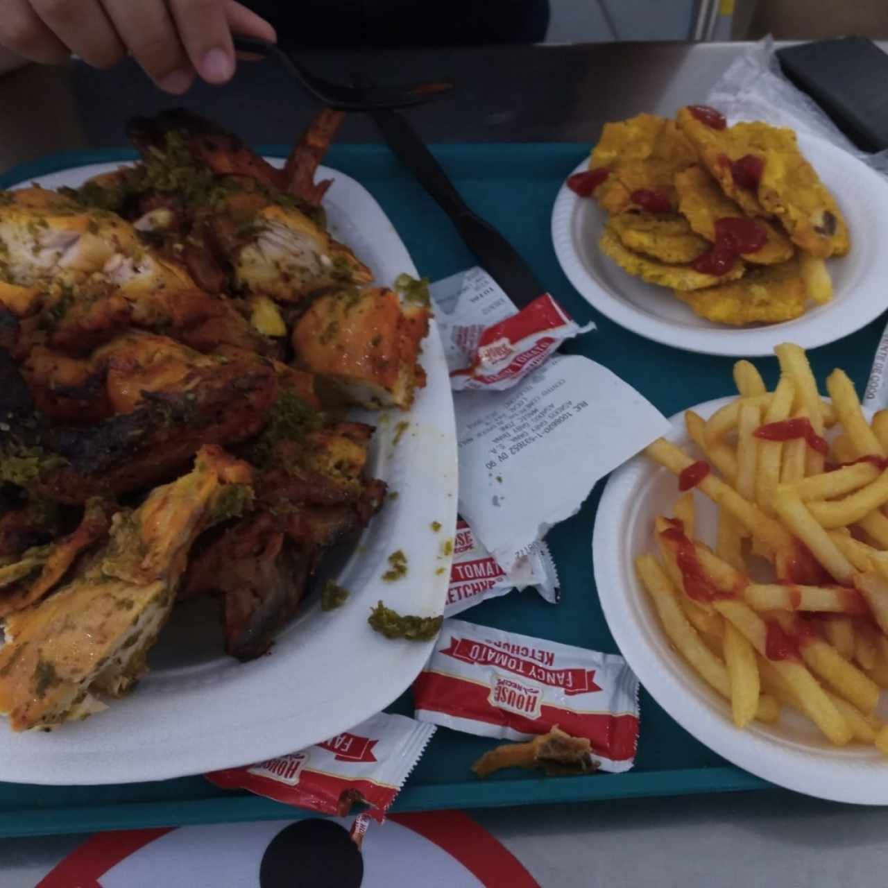 pollo entero con 2 acompañamientos